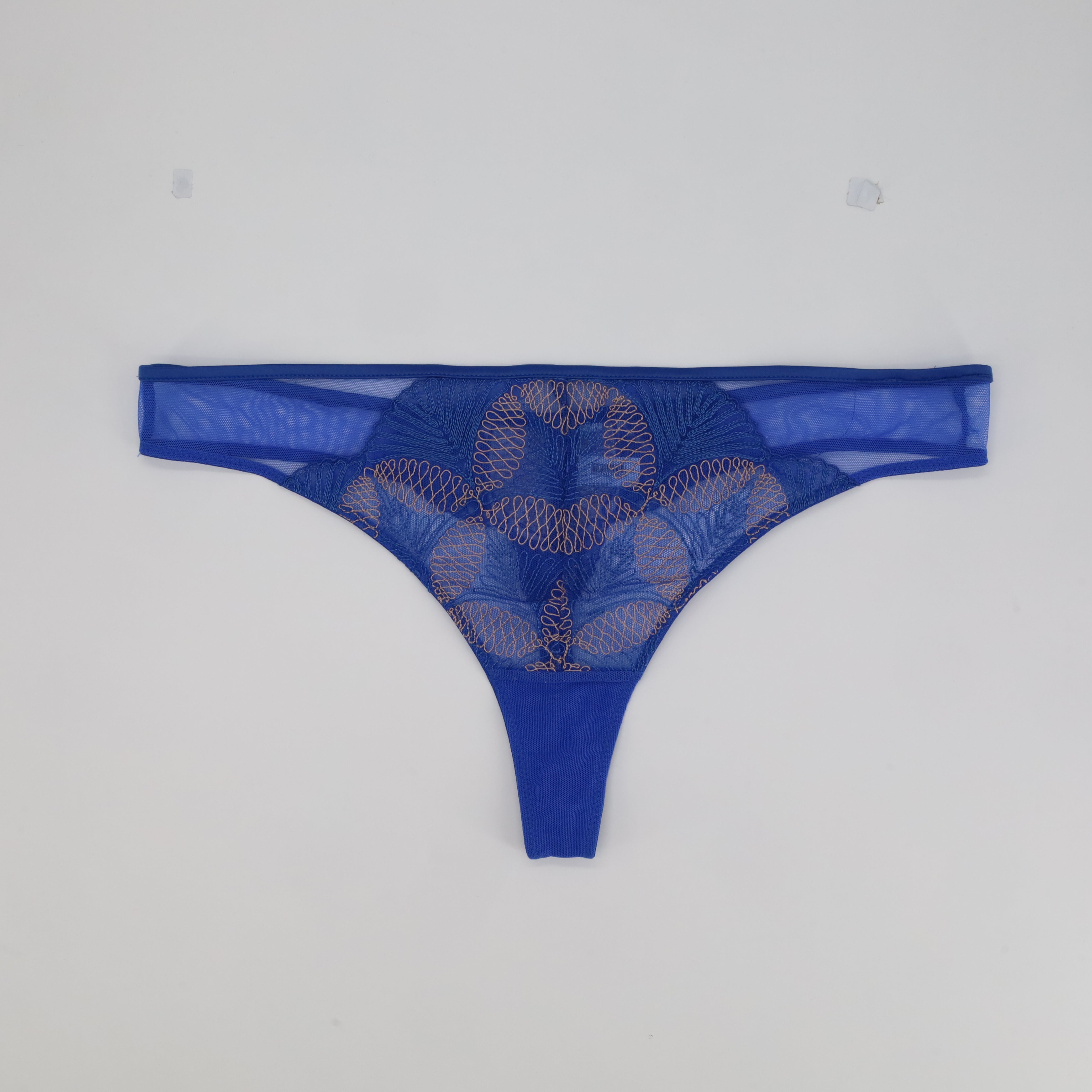 String RougeGorge Bleu