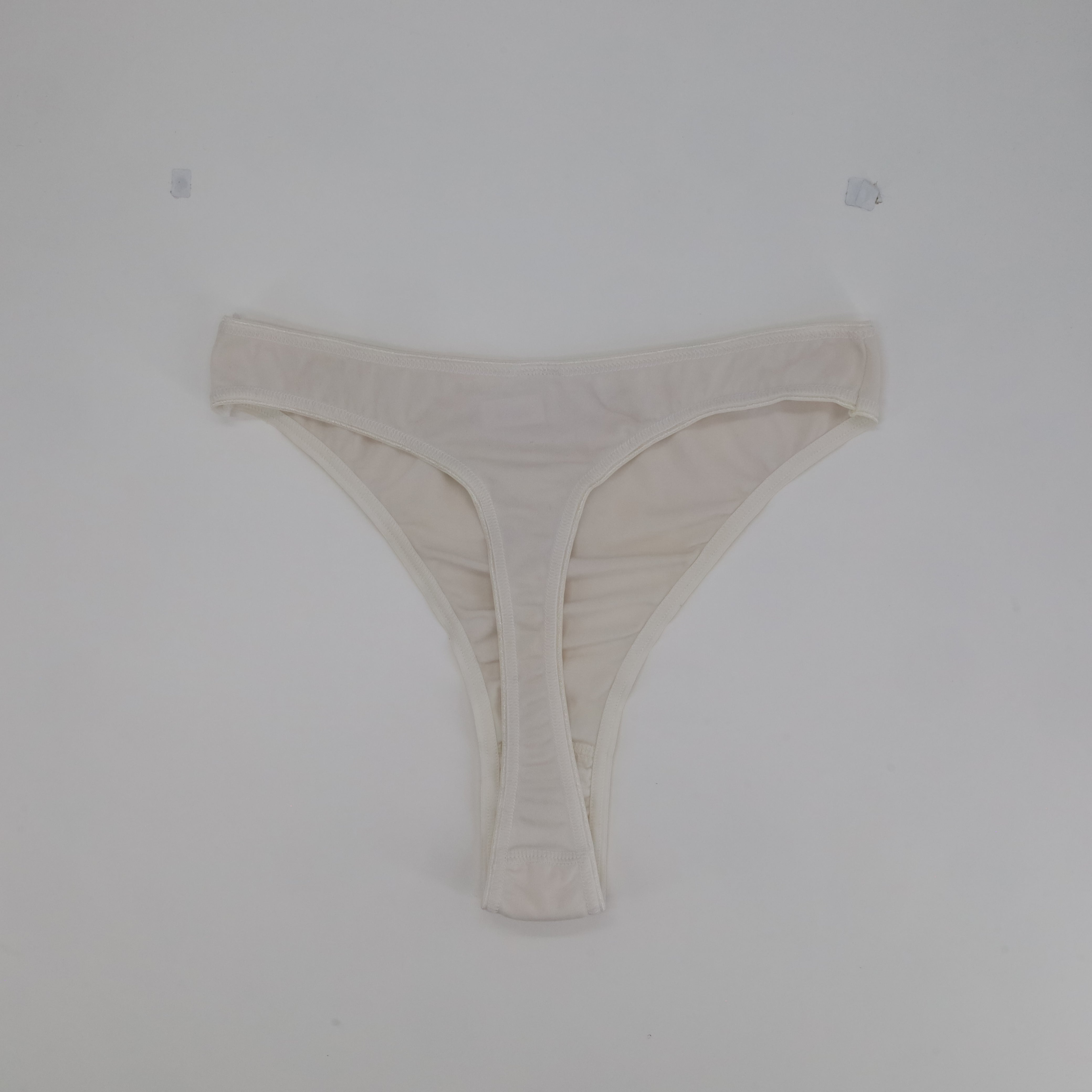 String Blanc