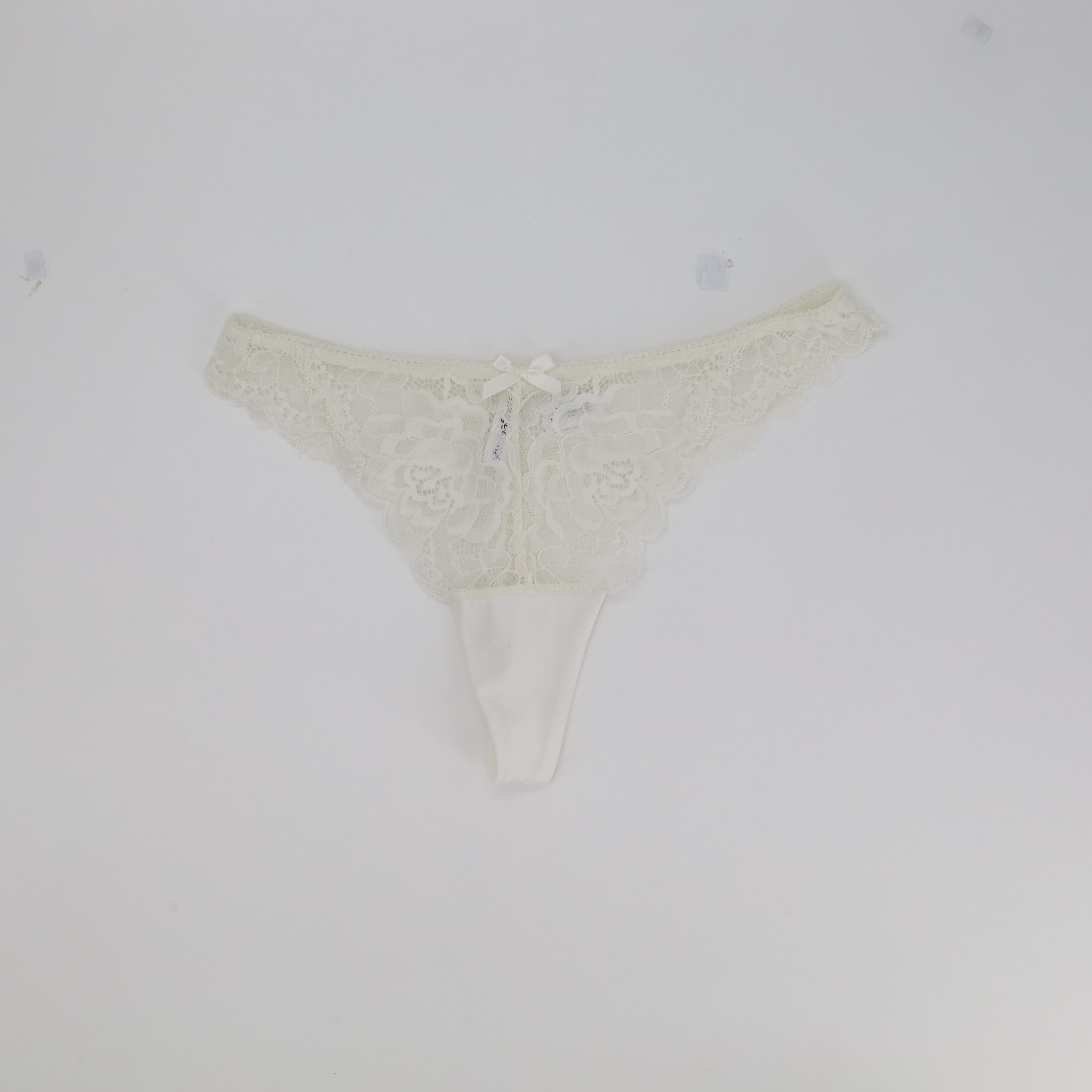 String RougeGorge Blanc