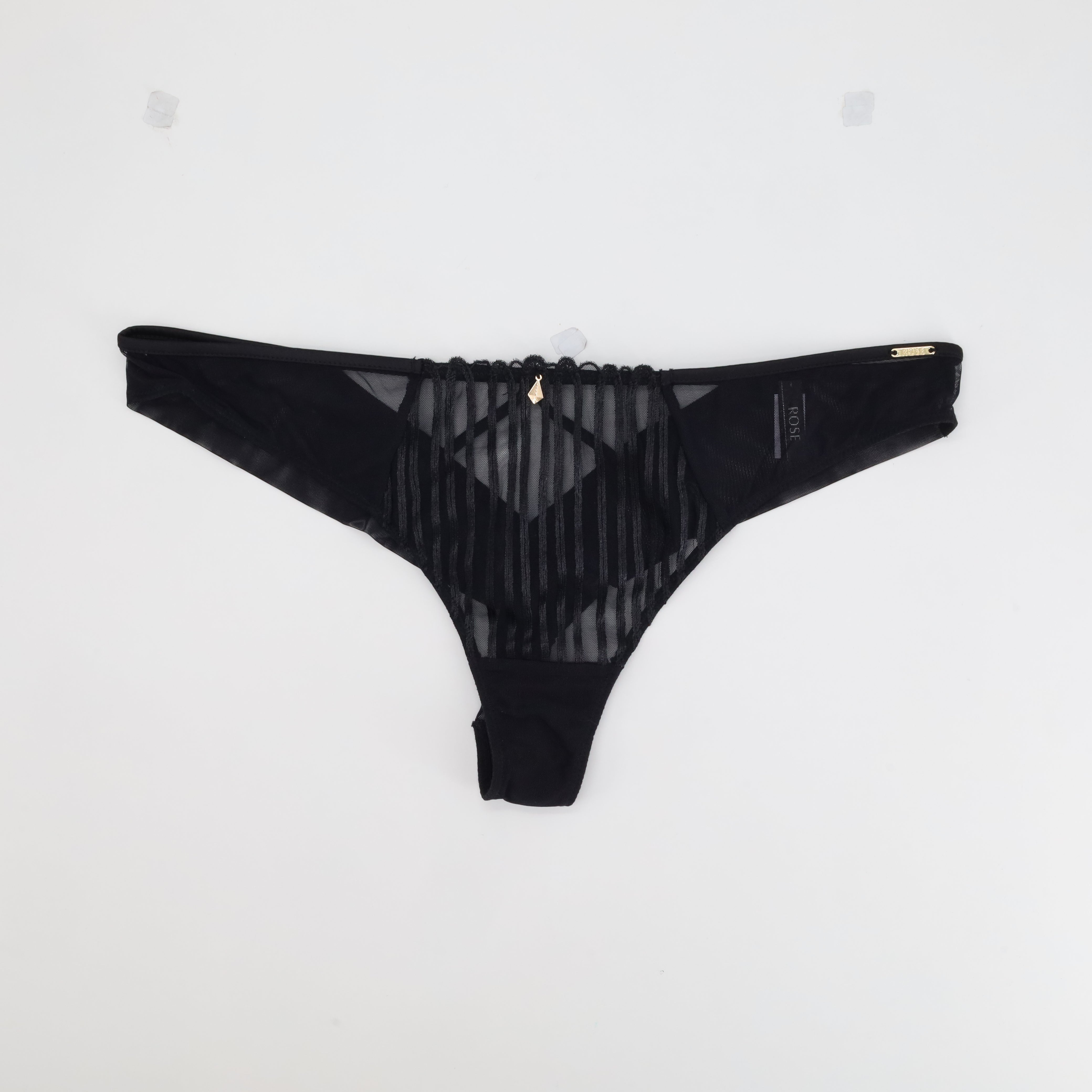 String Rose Noir