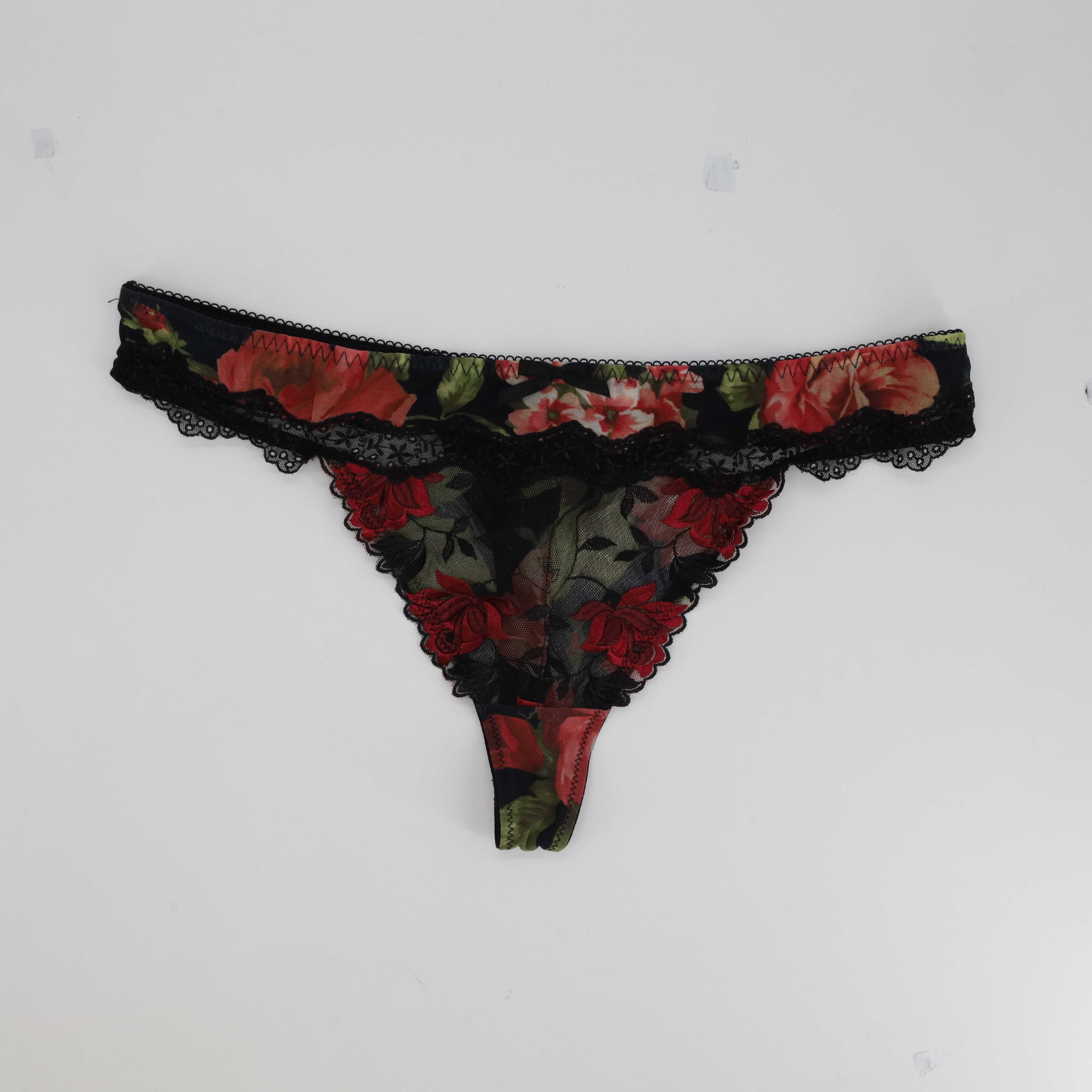 String Sans Complexe Noir