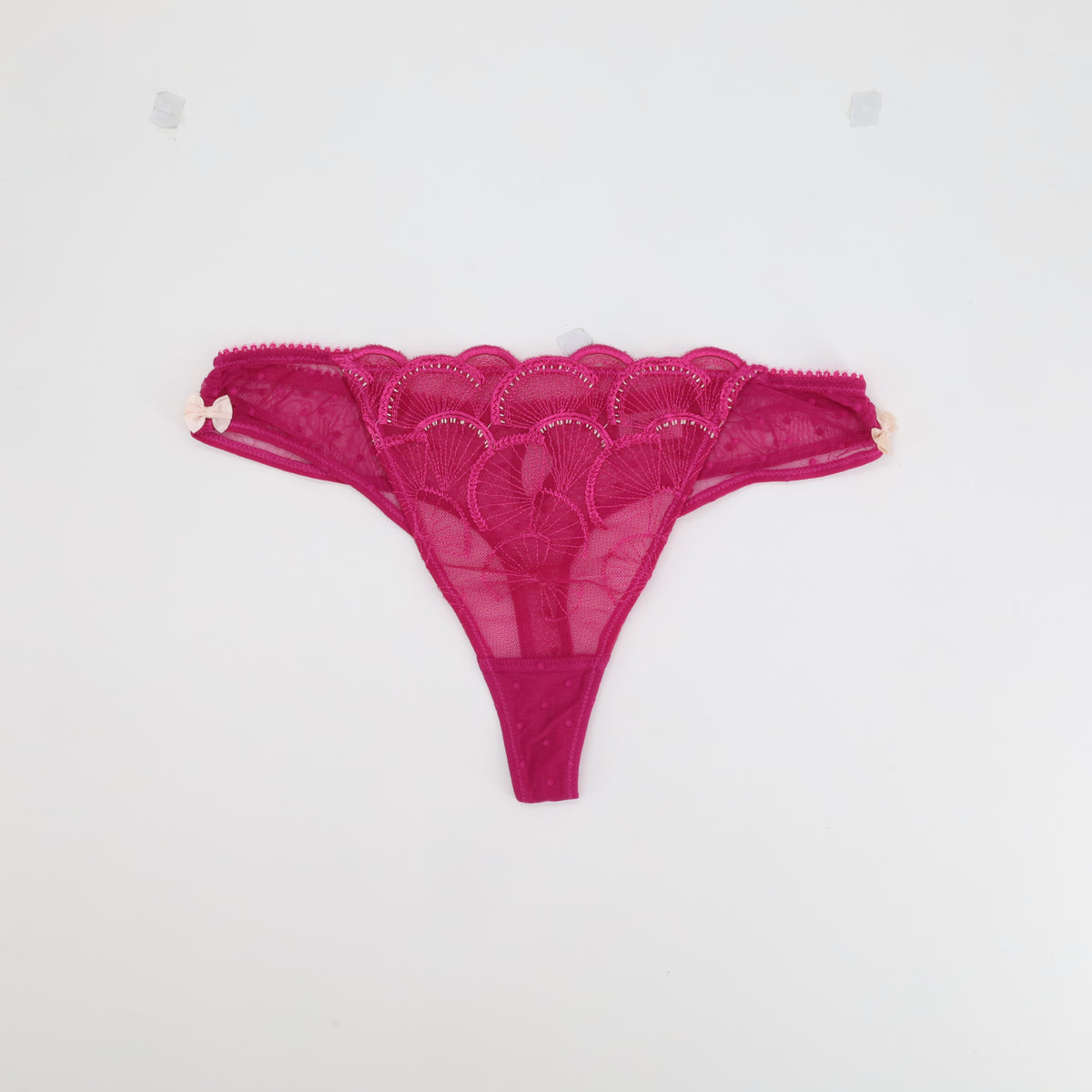 String RougeGorge Rose