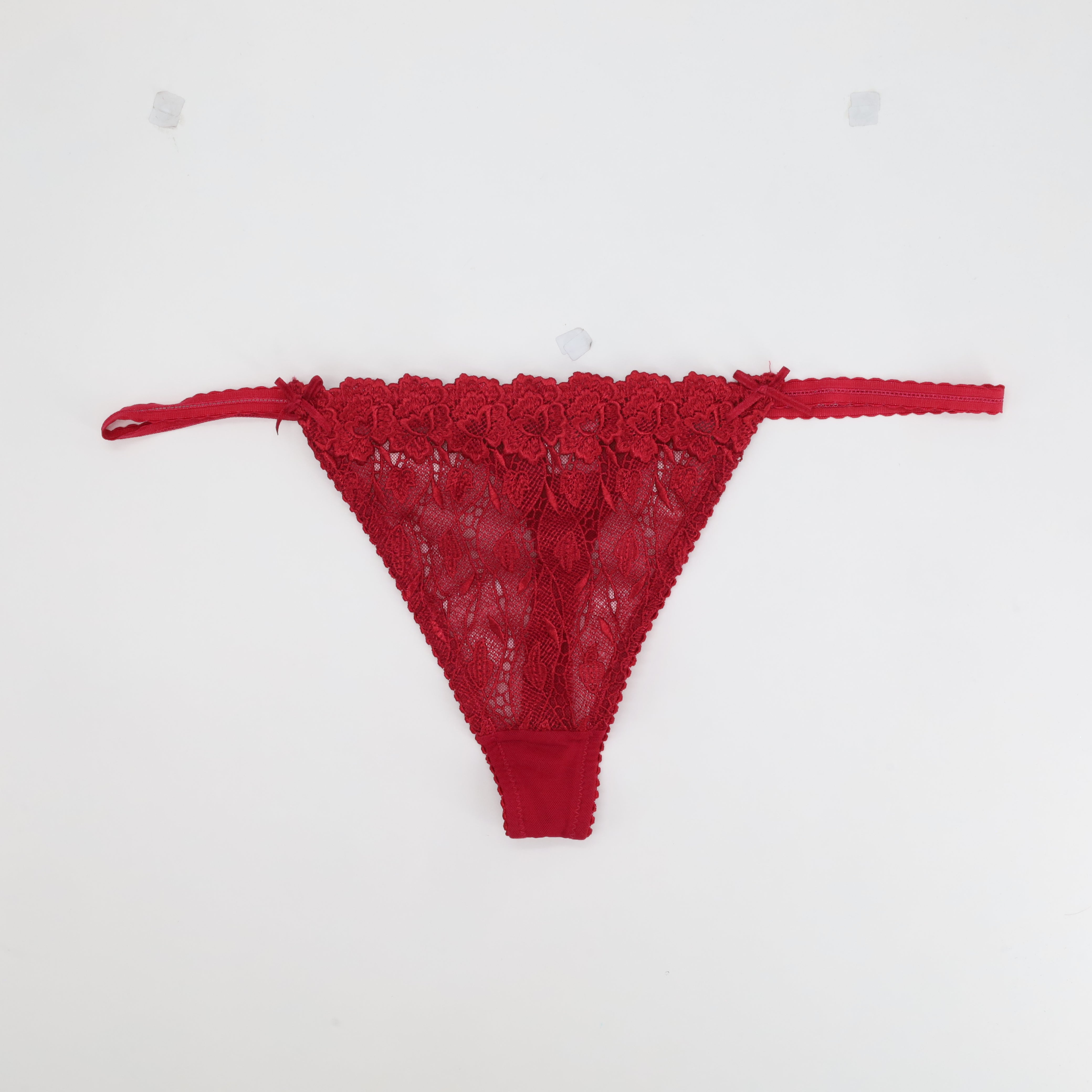 String Tout Simplement Rouge