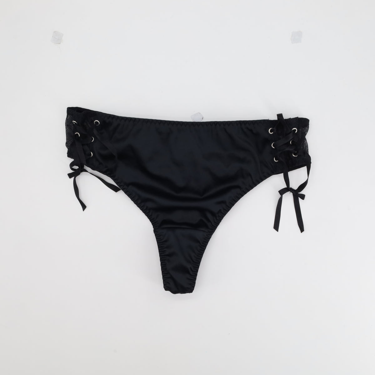 String Cannelle Noir