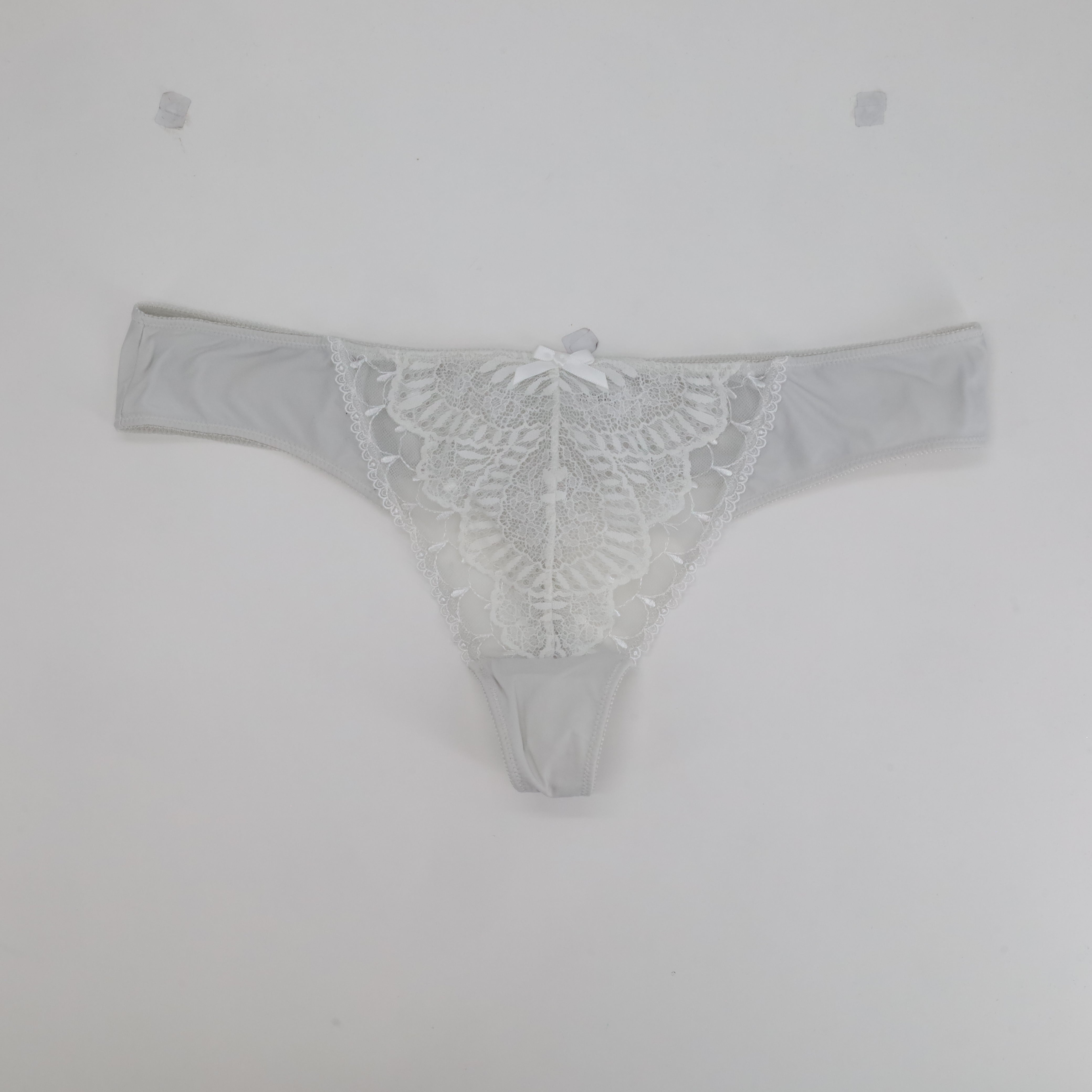 String Blanc