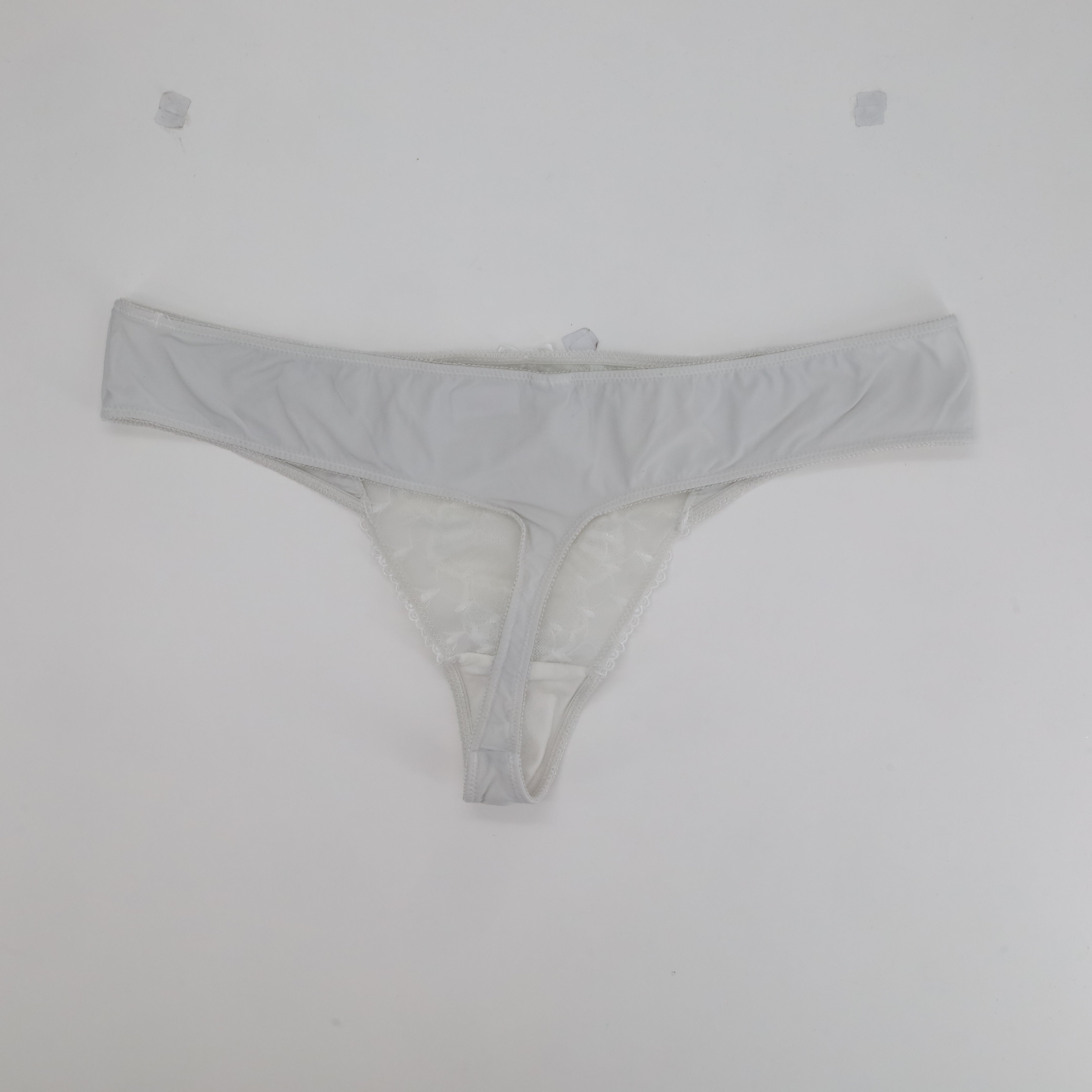 String Blanc