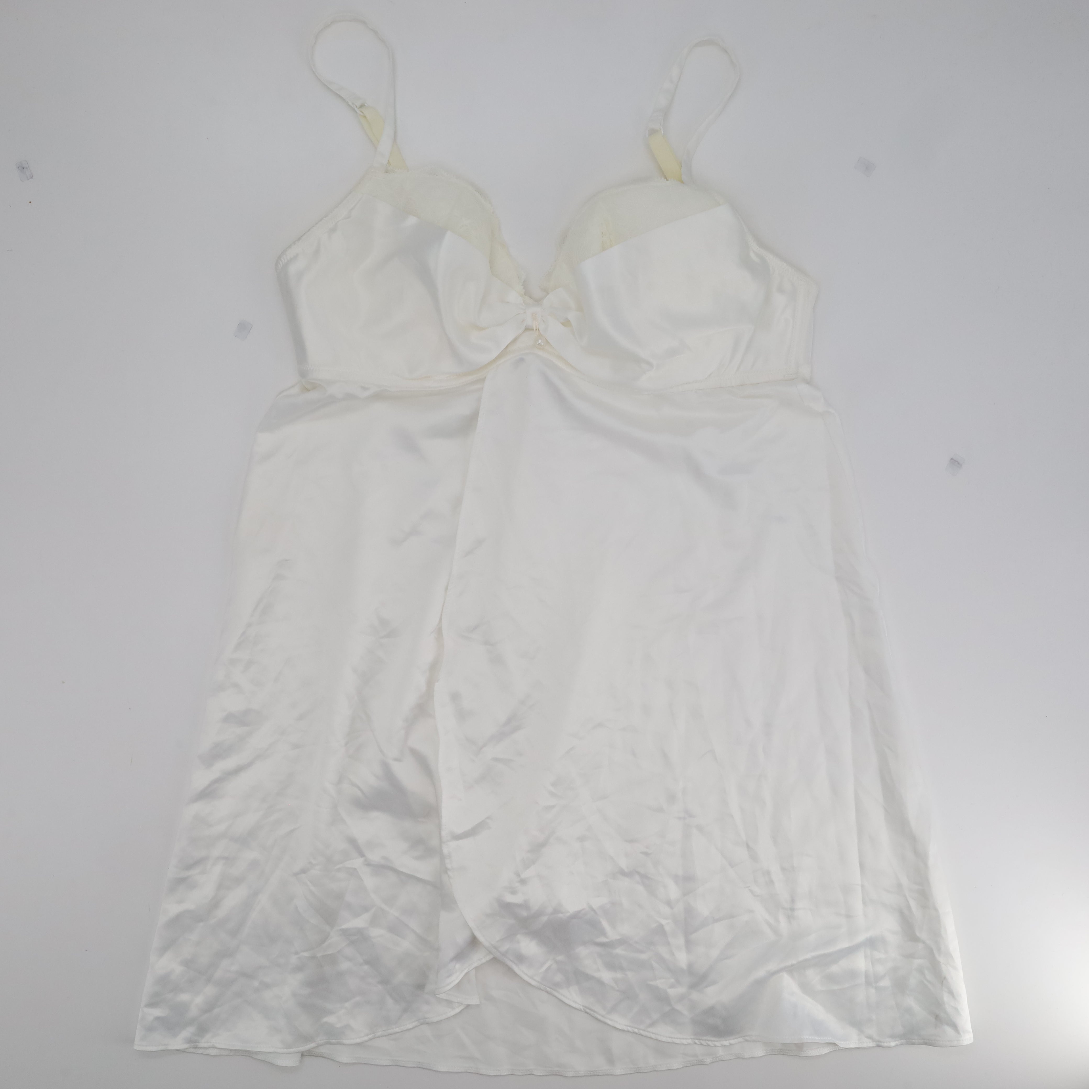 Nuisette RougeGorge Blanc