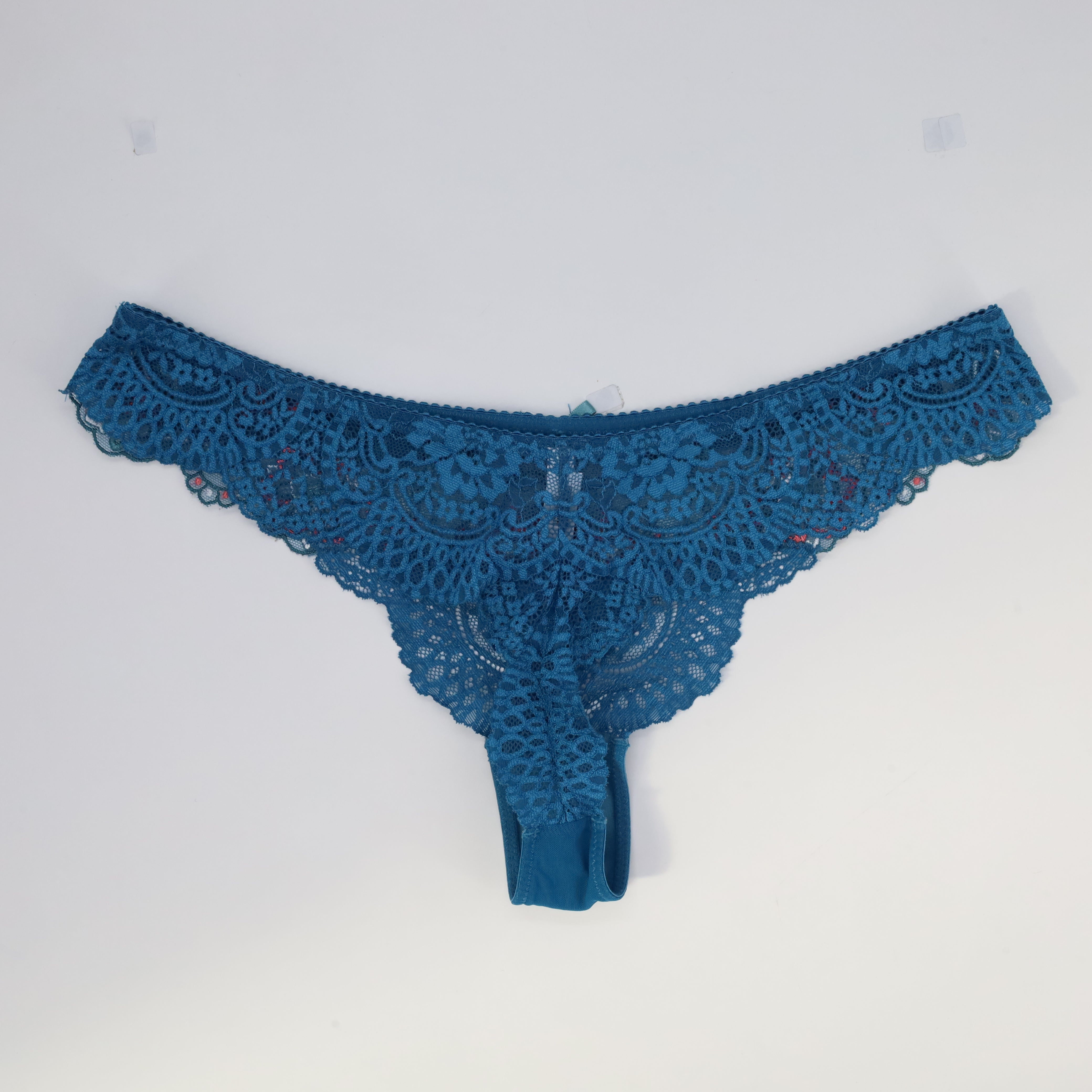String RougeGorge Bleu