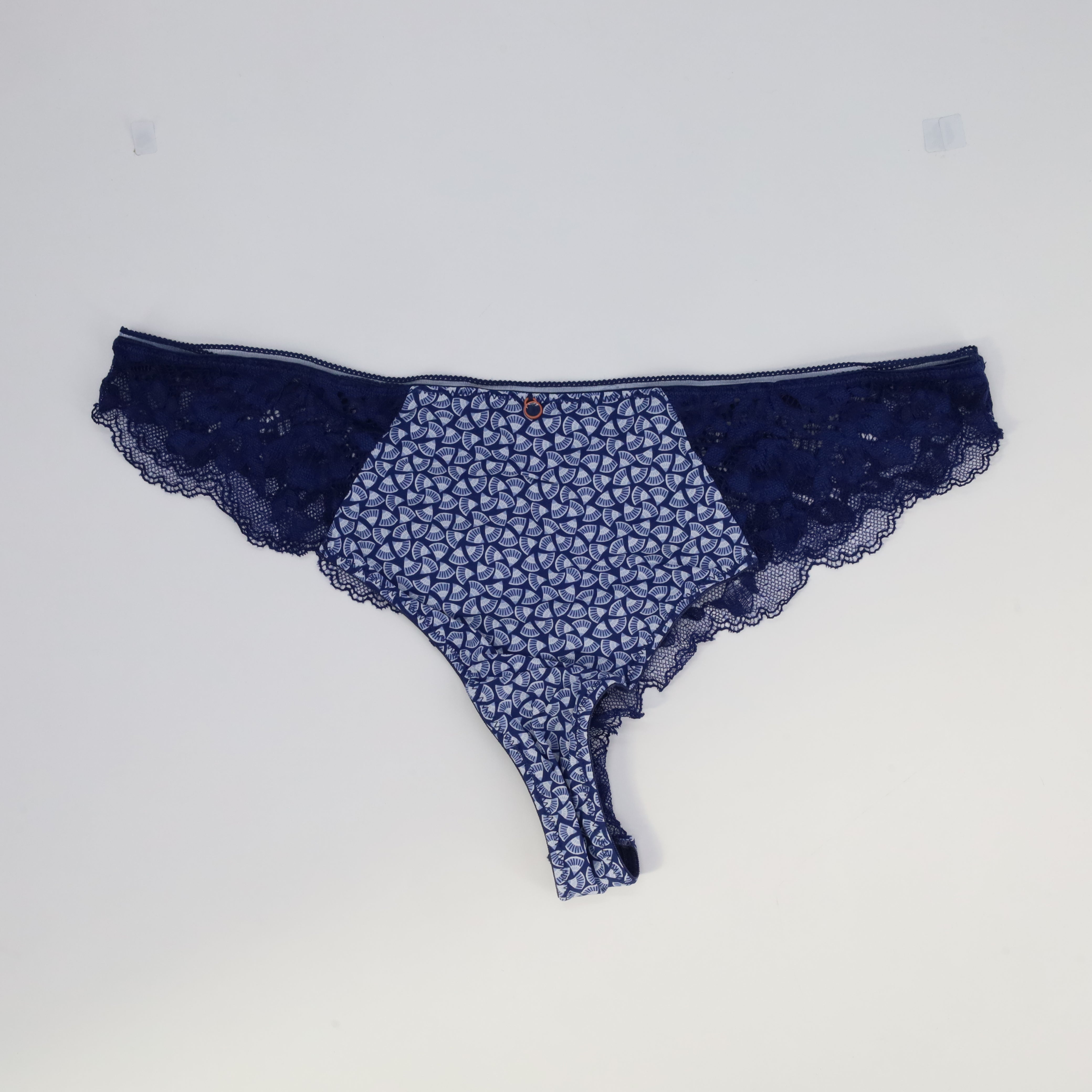 String RougeGorge Bleu