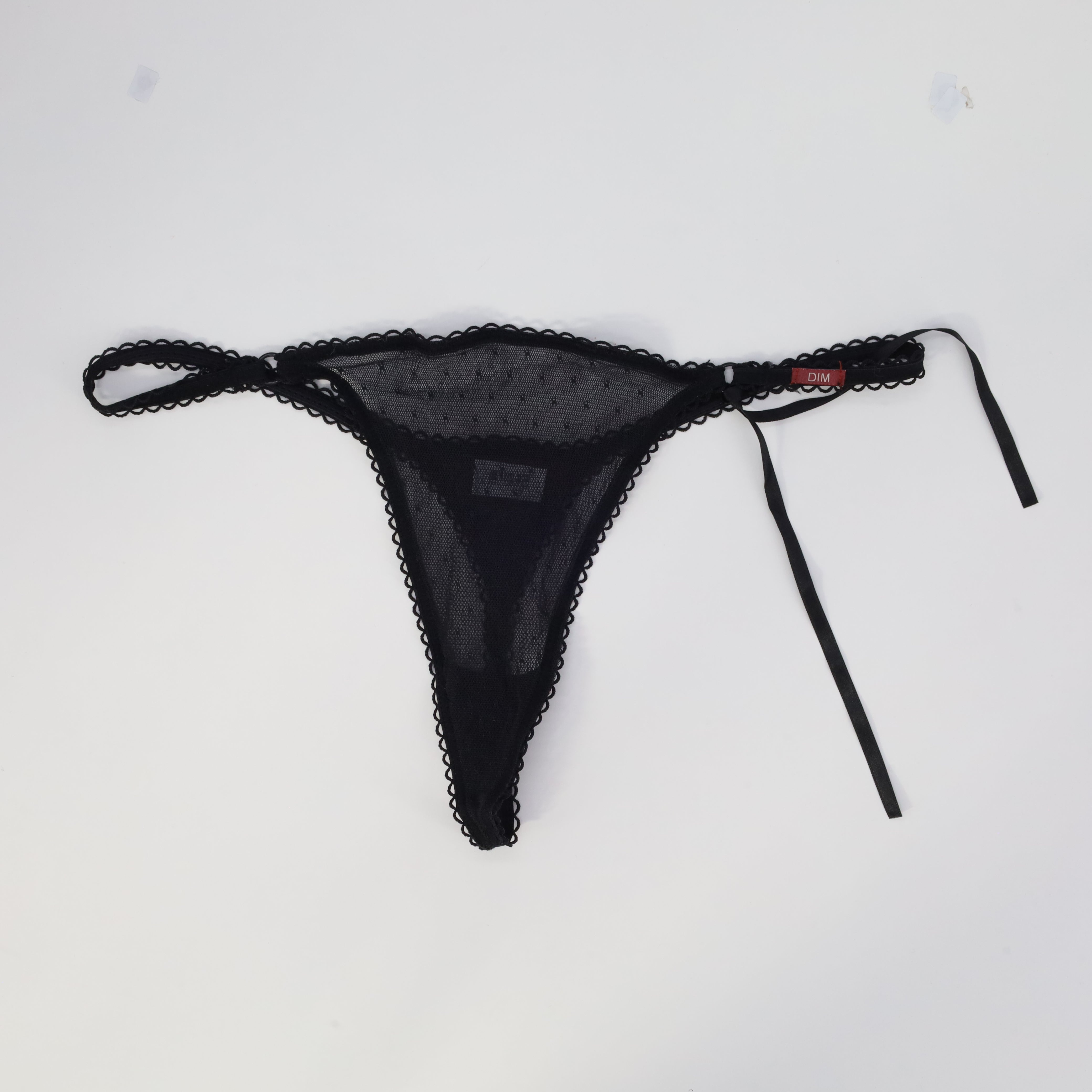 String DIM Noir