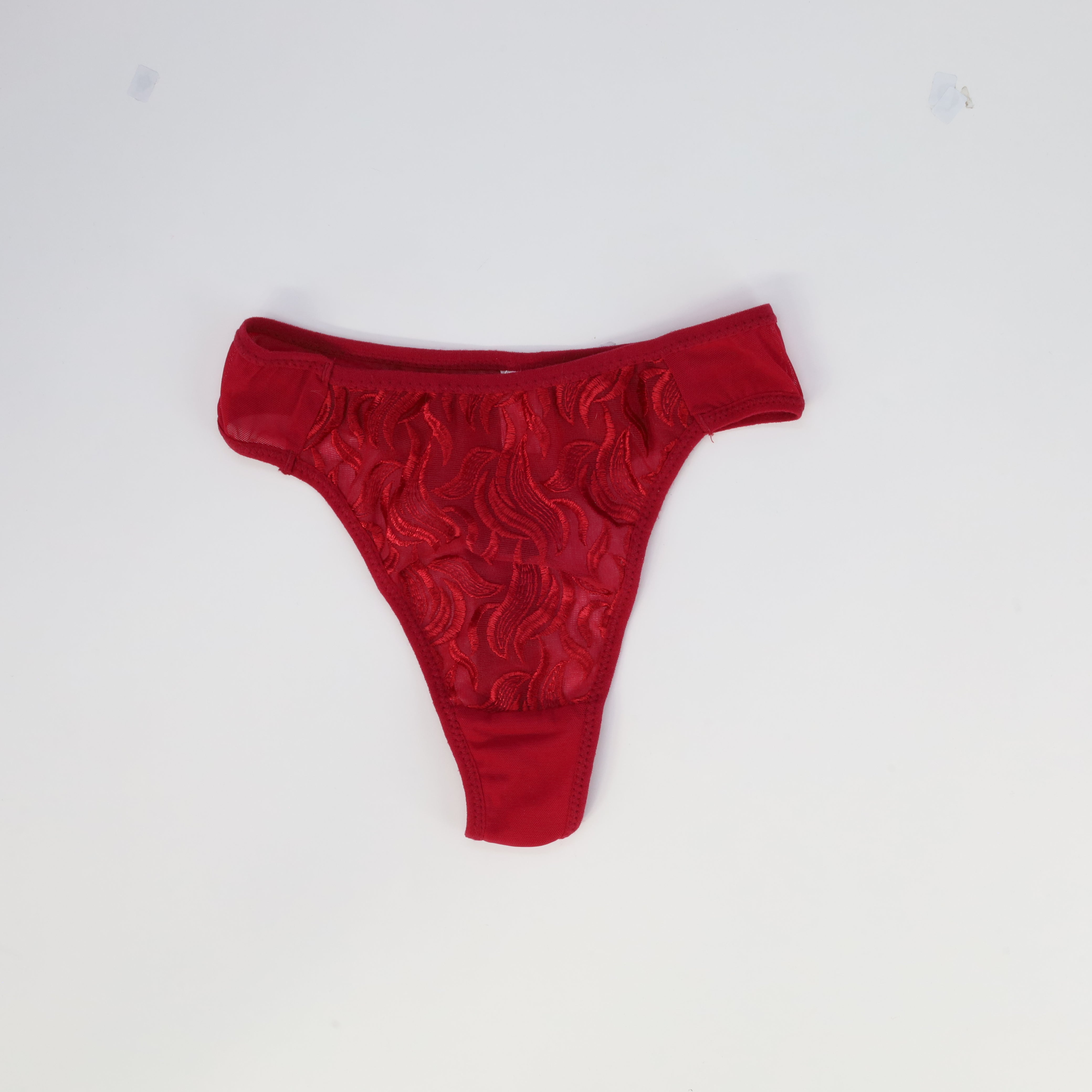 String Sanselle Rouge