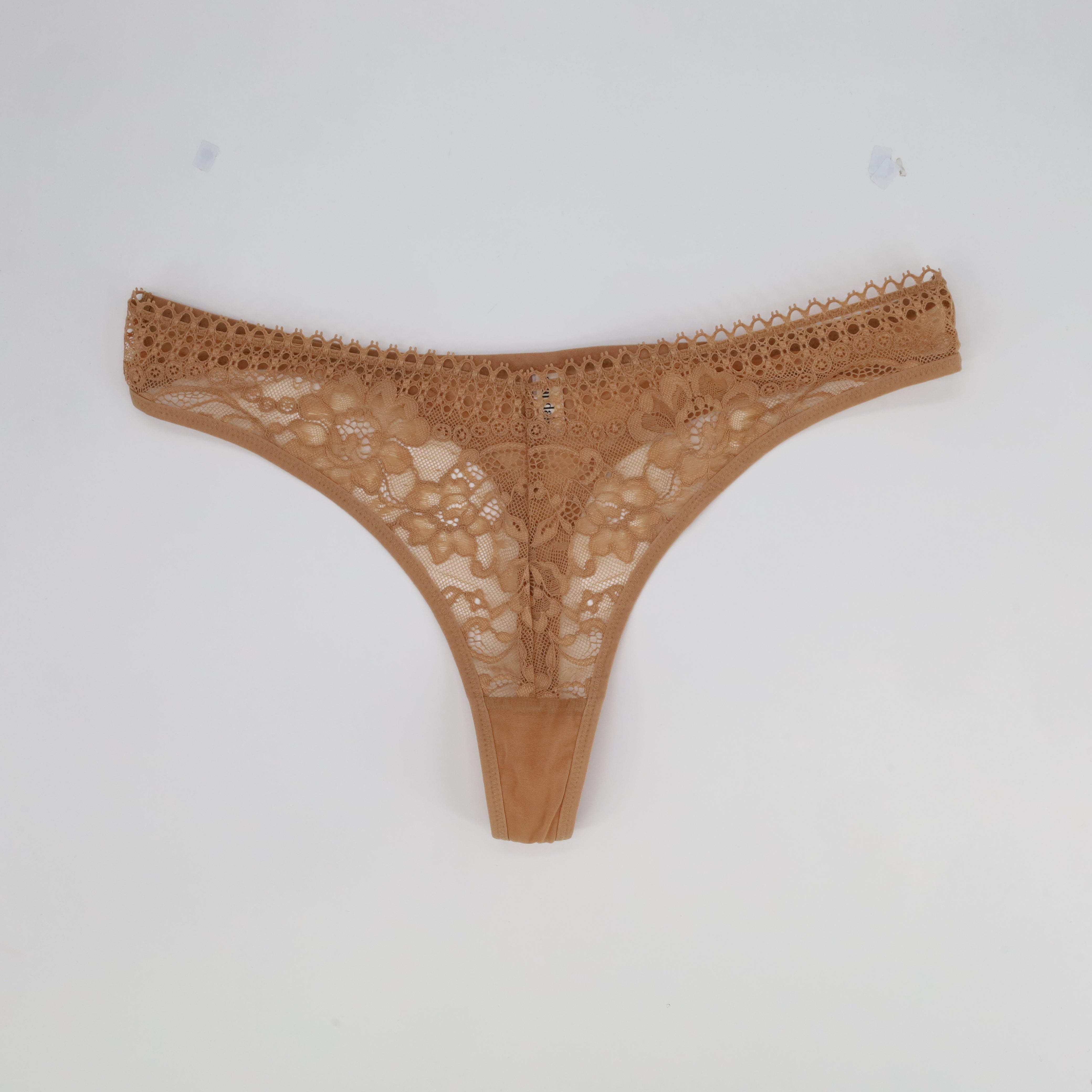String Scandale Beige