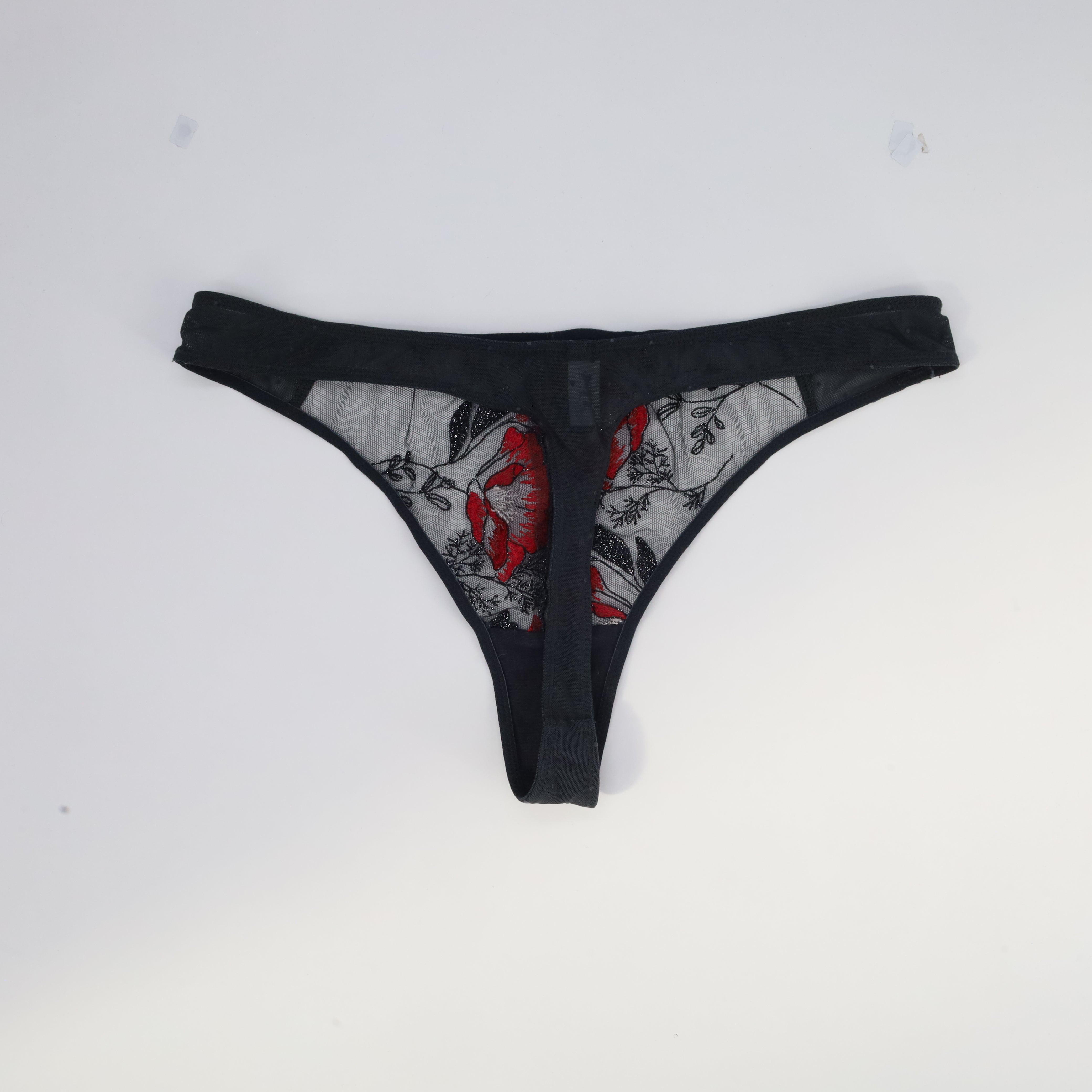 String RougeGorge Gris