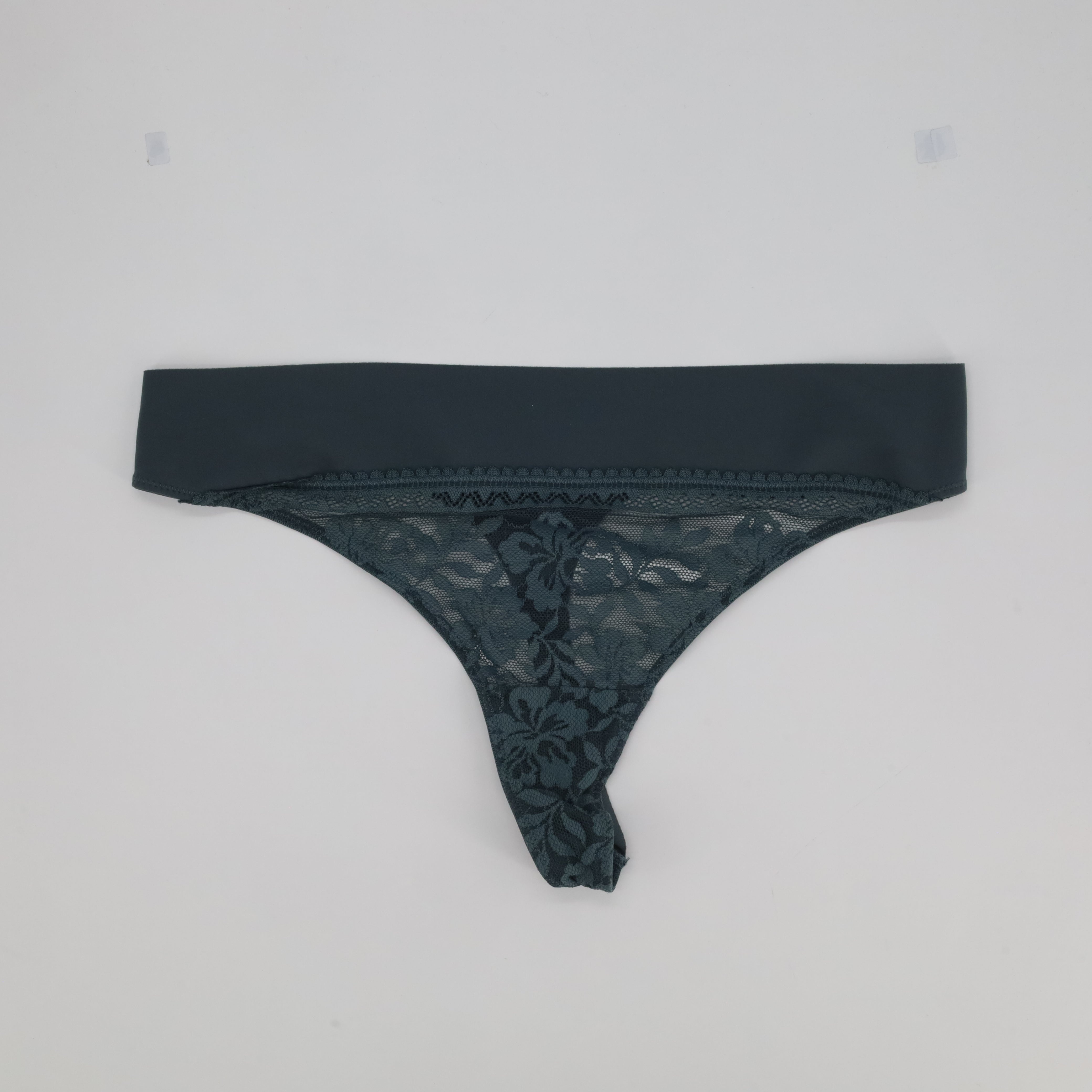 String RougeGorge Gris
