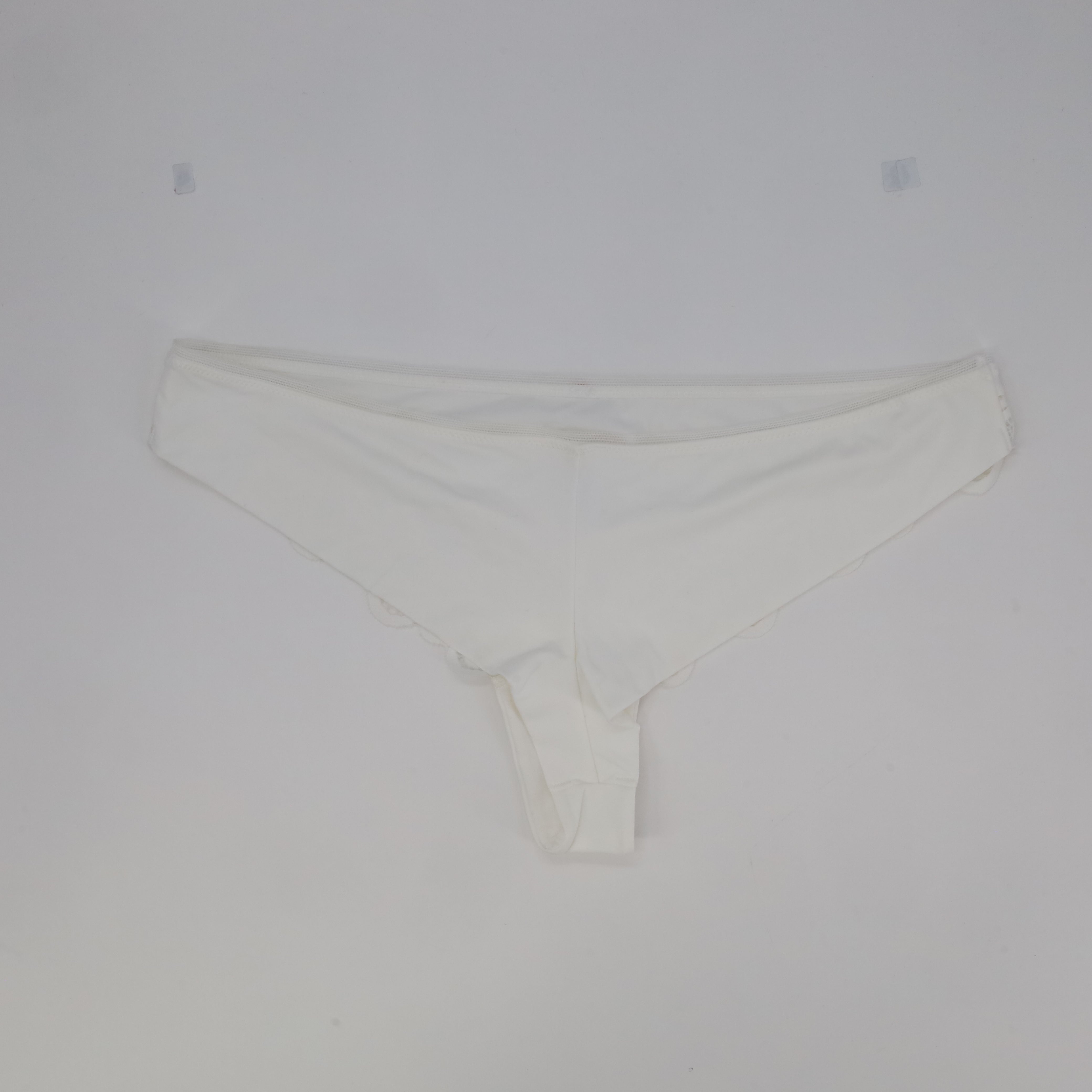 String RougeGorge Blanc